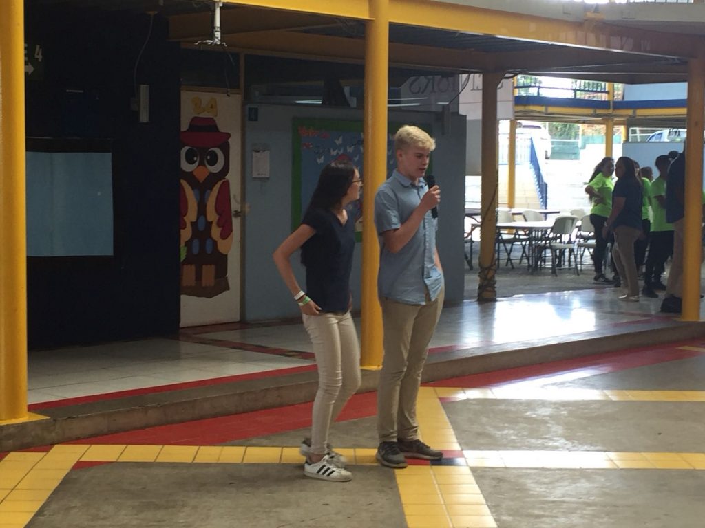 High school immersion participants at a language exchange in Costa Rica