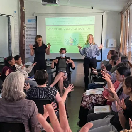 Con mucha gratitud giving back to the community with meditation