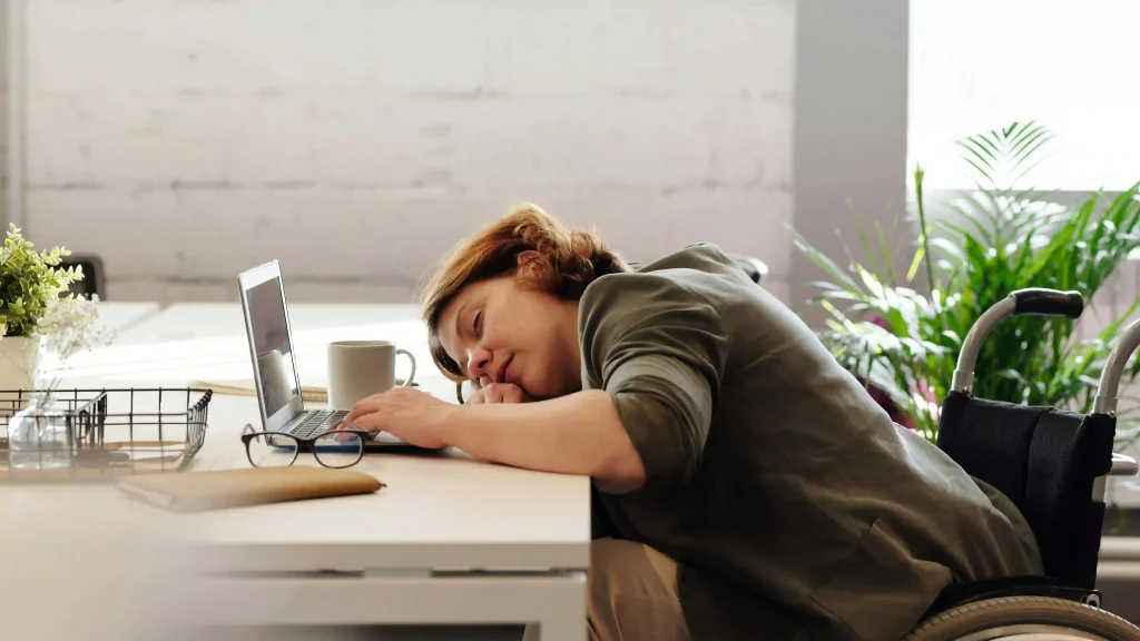 How to Talk About Being Tired in Spanish